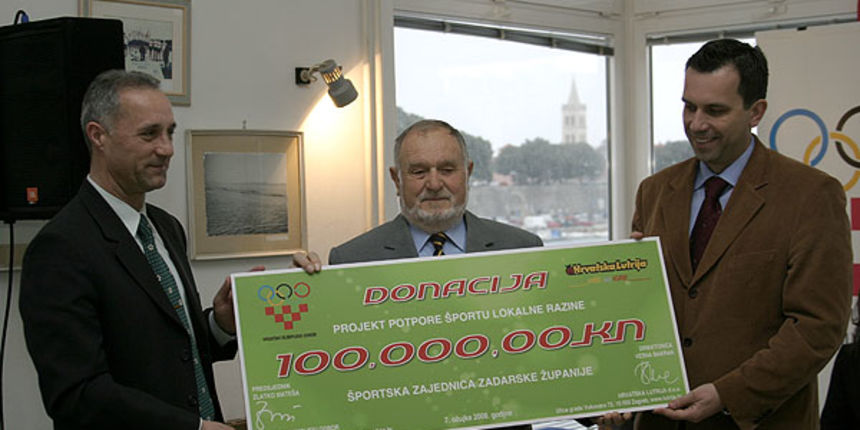 Primopredaja donacije veslačkom klubu Jadran