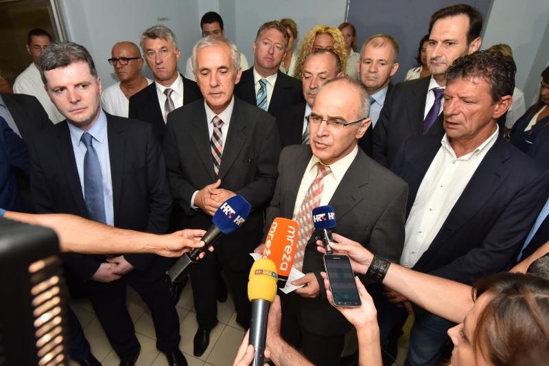 Ministar zdravlja dr. Dario Nakić predao je OB Zadar novi CT uredjaj vrijedan 5,5 milijuna kuna, ciju je nabavu osiguralo ministarstvo. Photo: Dino Stanin/PIXSELL Ministar zdravlja dr. Dario Nakić predao je OB Zadar novi CT uredjaj vrijedan 5,5 milijuna kuna, ciju je nabavu osiguralo ministarstvo. Photo: Dino Stanin/PIXSELL