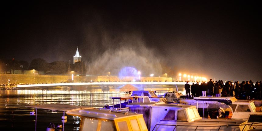 Zadrani oduševljeni hologramskim božićnim drvcem