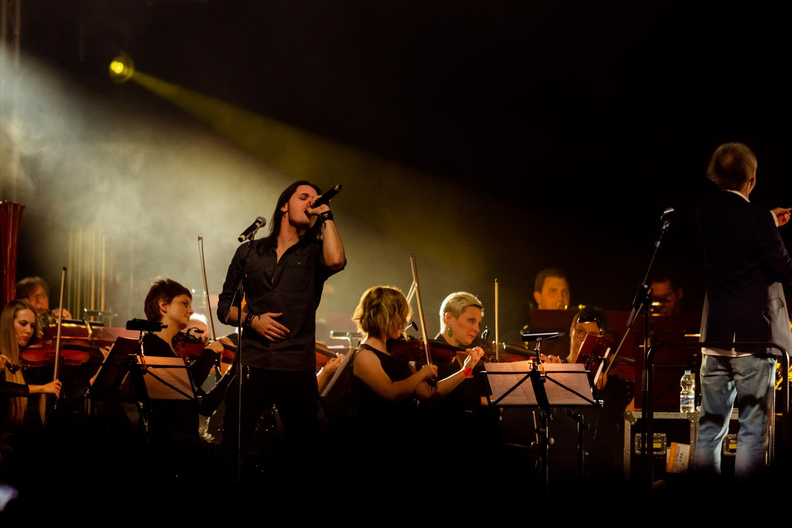 Glazbeni spektakl Rock the Opera održan u Zadru: Dino Jelusić nastupio kao specijalni gost Glazbeni spektakl Rock the Opera održan u Zadru: Dino Jelusić nastupio kao specijalni gost