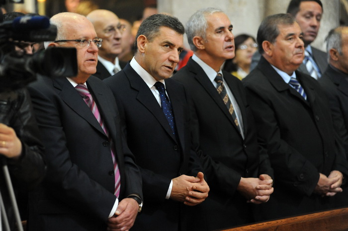 Zadar, 241112.
Obiljezavanje Dana grada Zadra i dolazak generala Ante Gotovine pocasnog gradjanina grada Zadra. General Gotovina na svetoj misi u katedrali Sv. Stosije.
Na slici gradonacelnik Zvonimir Vrancic, Ante Gotovina i zupan Stipe Zrilic.
Foto: L Zadar, 241112.
Obiljezavanje Dana grada Zadra i dolazak generala Ante Gotovine pocasnog gradjanina grada Zadra. General Gotovina na svetoj misi u katedrali Sv. Stosije.
Na slici gradonacelnik Zvonimir Vrancic, Ante Gotovina i zupan Stipe Zrilic.
Foto: L