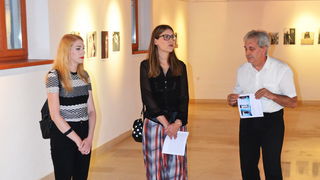 U galeriji Kninskog muzeja otvorena izložba slika “Autoportreti” Marine Ćorić