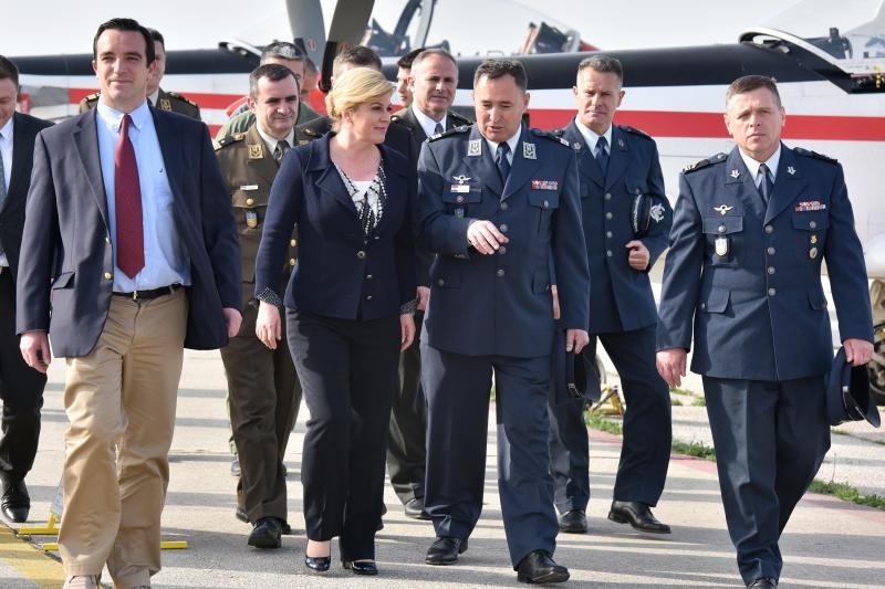 Predsjednica Kolinda Grabar-Kitarović posjetila 93. zrakoplovnu bazu Zemunik. Foto: Dino Stanin/PIXSELL