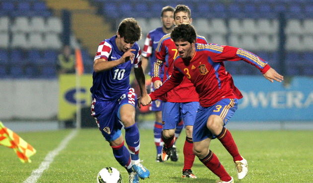 Osijek, 061011.Stadion Gradski vrt. Kvalifikacije za Europsko prvenstvo U-21, skupina 5, Hrvatska – Spanjolska. Na slici: Mario Situm i Carles Planas.Foto: Vlado Kos / CROPIX
