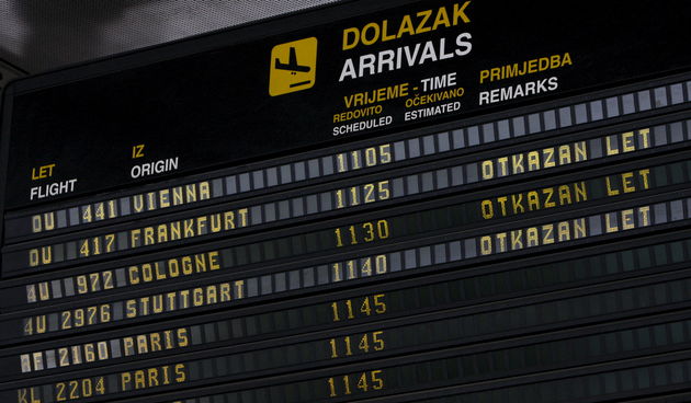 Zagrebacka zracna luka Pleso. Zbog erupcije vulkana na Islandu zracni promet u Europi je smanjen.U Zagrebackoj zracnoj luci jutros je otkazano desetak letova prema sjeveru Europe a priblizno isti broj letova je otkazan u dolasku. Foto: Ronald Gorsic / CRO