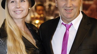 Zadar, 121110
Festival zabavne glazbe Zadar 2010 u velikoj dvorani Kresimira Cosica. Na slici Mladen Grdovic sa suprugom Brankicom.
Foto: Jure Miskovic / CROPIX Zadar, 121110
Festival zabavne glazbe Zadar 2010 u velikoj dvorani Kresimira Cosica. Na slici Mladen Grdovic sa suprugom Brankicom.
Foto: Jure Miskovic / CROPIX