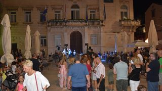 Stihovima i notama slavimo Boga