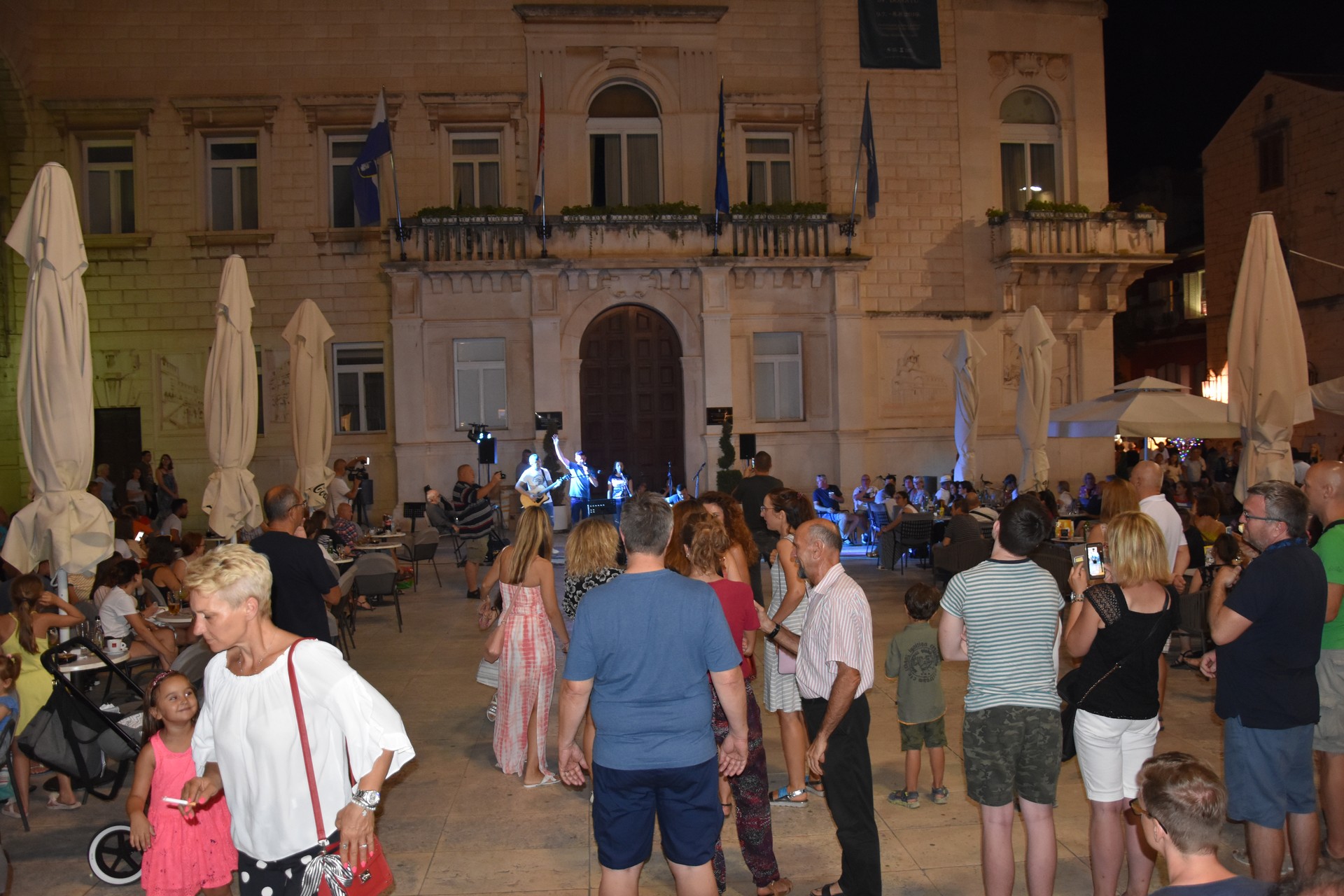 Stihovima i notama slavimo Boga