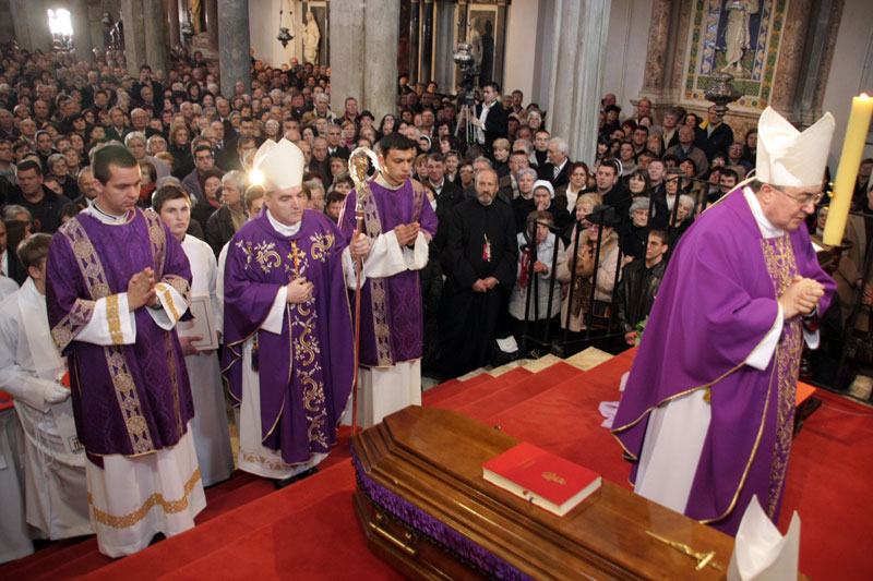 Posljednji ispraćaj nadbiskupa Marijana Oblaka