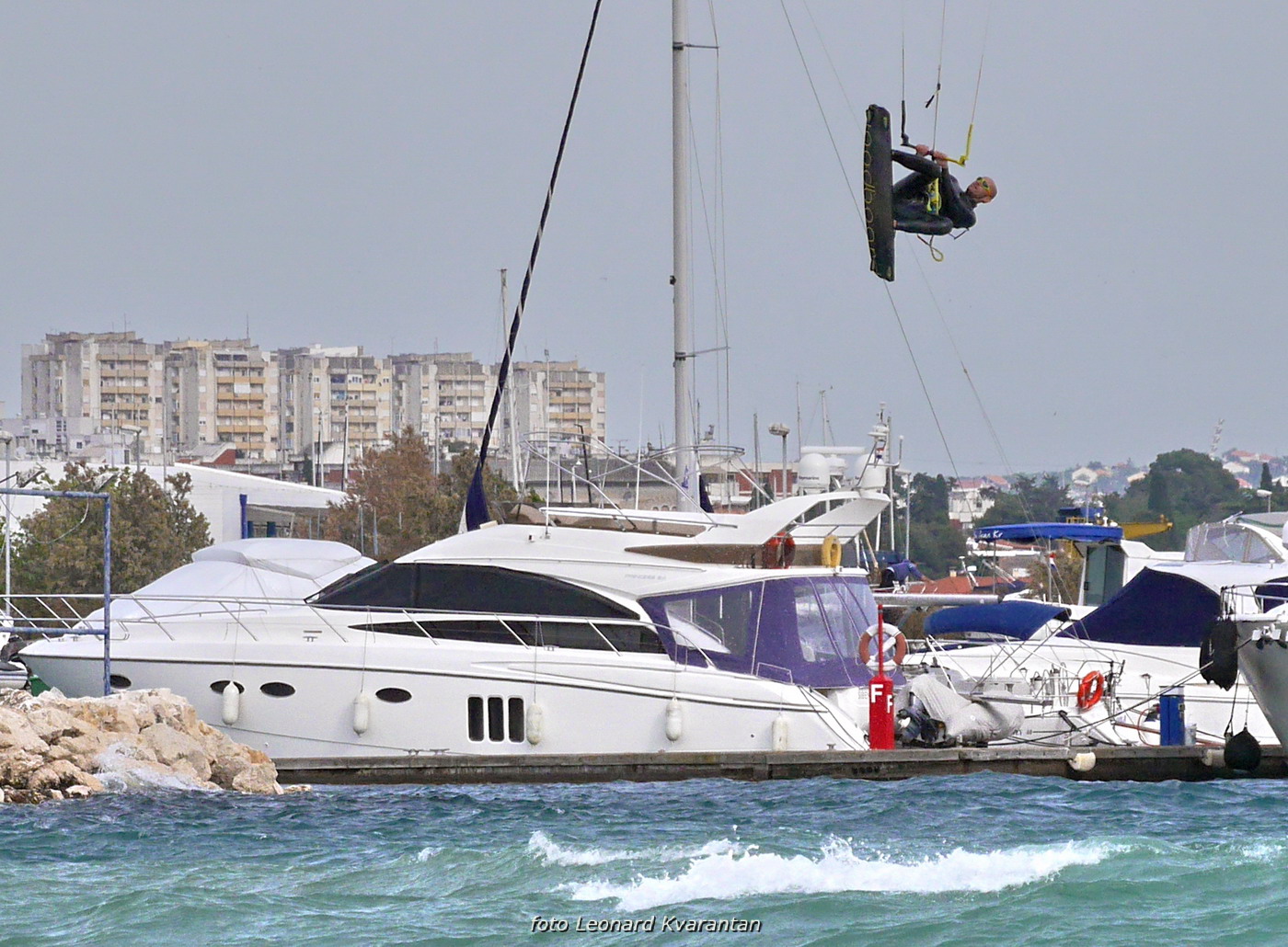 Na krilima juga: surferi i kiteri uživaju na Vitrenjaku