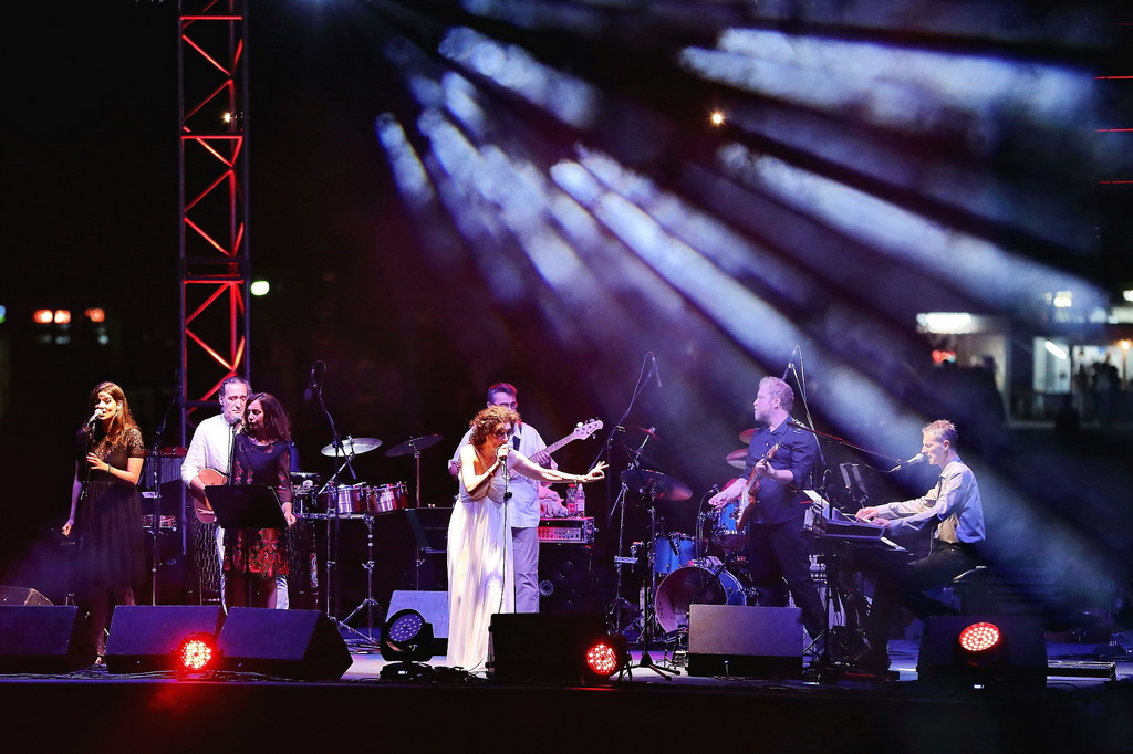 Čudesna Doris Dragović oduševila u Biogradu na Moru Čudesna Doris Dragović oduševila u Biogradu na Moru