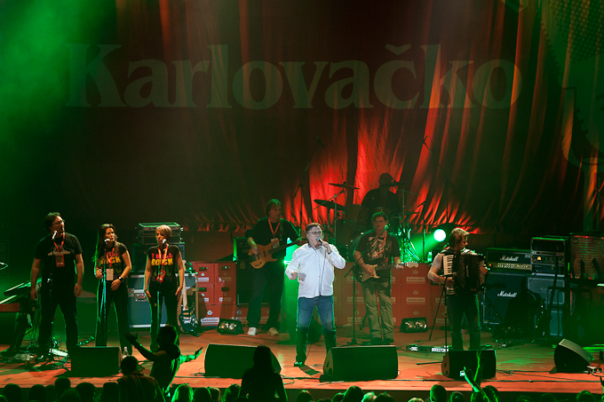 Karlovacko live: Halid Beslic i Crvena jabuka u dvorani Kresimir Cosic u Zadru, Foto: Leo Banic Karlovacko live: Halid Beslic i Crvena jabuka u dvorani Kresimir Cosic u Zadru, Foto: Leo Banic