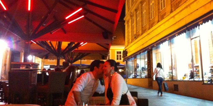 Nježno druženje Nine Badrić i Janka Popovića Volarića, foto: tportal.hr Nježno druženje Nine Badrić i Janka Popovića Volarića, foto: tportal.hr