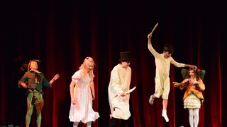 Kazališna udruga “Igrajmo se” u HNK Zadar premijerno je izvela predstavu Petar Pan