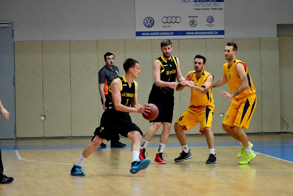 U posljednjem kolu A-2 lige Jug, košarkaši Jazine Arbanasa trebali su pobjedu nad Sukošanom kako bi potvrdili nastup u kvalifikacijama za A-1 ligu. Nervoza je učinila svoje ali na koncu košarkaši trenera Josipa Plantaka slavili su rezultatom 63-58