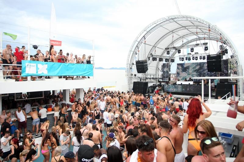 Zrće: Drugi dan Hideout festivala privukao je mnogobrojnu publiku na after beach party, Photo: Luka Stanzl/PIXSELL Zrće: Drugi dan Hideout festivala privukao je mnogobrojnu publiku na after beach party, Photo: Luka Stanzl/PIXSELL