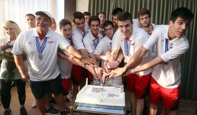 06.07.2015., Zagreb – Svecani docek kosarkasa do 19 godina koji su na svjetskom prvenstvu u Grckoj osvojili srebrnu medalju. Photo: Goran Stanzl/PIXSELL