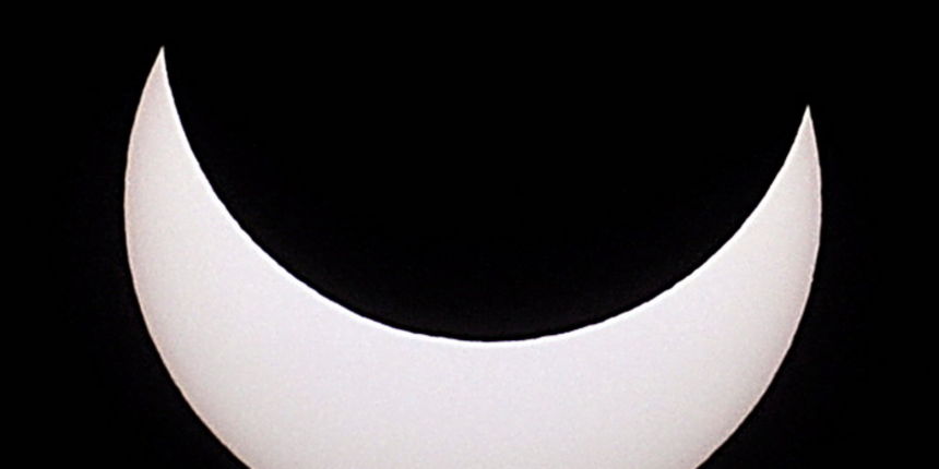 Split, 40111.
Djelomicna pomrcina Sunca u Splitu snimljena sa vidilice na Marjanu.
Na slici: djelomicna pomrcina Sunca.
Foto: Jadran Babic / CROPIX Split, 40111.
Djelomicna pomrcina Sunca u Splitu snimljena sa vidilice na Marjanu.
Na slici: djelomicna pomrcina Sunca.
Foto: Jadran Babic / CROPIX