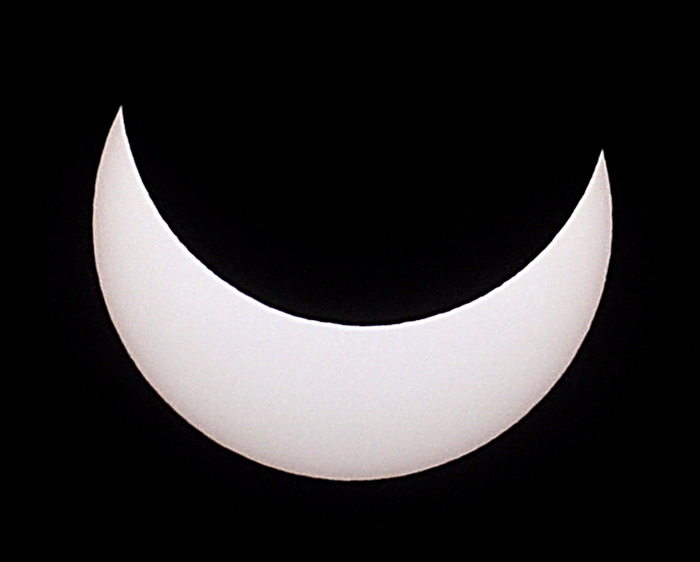 Split, 40111.
Djelomicna pomrcina Sunca u Splitu snimljena sa vidilice na Marjanu. 
Na slici: djelomicna pomrcina Sunca.
Foto: Jadran Babic / CROPIX