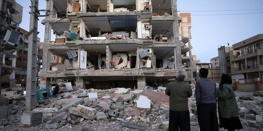 Najmanje 211 osoba poginulo je u Iranu i Iraku u nedjelju u snažnom potresu jakosti 7,3 stupnja koji je pogodio pogranično područje između tih dviju zemalja, objavile su novinske agencije, dok spasilačke službe nastavljaju tragati za preživjelima