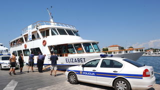 Zadar, 200811.
Navijacka skupina Tornado iz Zadra krenula je brodom na nogometnu utakmicu 5. kola 1. HNL-a u Sibeniku
Foto: Andrija Lucic / CROPIX Zadar, 200811.
Navijacka skupina Tornado iz Zadra krenula je brodom na nogometnu utakmicu 5. kola 1. HNL-a u Sibeniku
Foto: Andrija Lucic / CROPIX