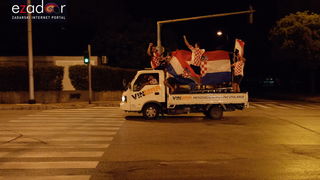 Čudesna noć: Velika fešta ulicama Zadra nakon plasmana Vatrenih u finale SP Čudesna noć: Velika fešta ulicama Zadra nakon plasmana Vatrenih u finale SP