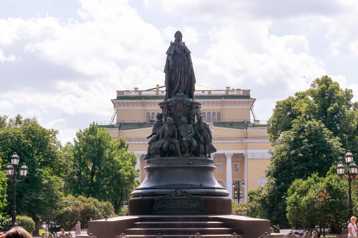Đir po čudesno lijepom St. Petersburgu Đir po čudesno lijepom St. Petersburgu