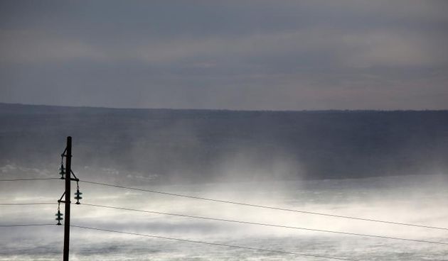 Opis  25.01.2014., Zadar – Nakon dugog perioda izuzetno toplog vremena, dugo (ne)ocekivani snijeg i bura ohladili su podrucje Zadarske zupanije. Photo: Filip Brala/PIXSELL Autor  Filip Brala/PIXSELL KLJUČNE RIJEČI  Zadar, bura, velebit, zima, snijeg, vri
