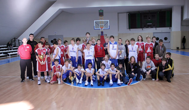 Podjela medalja na Božićnom košarkaškom turniru