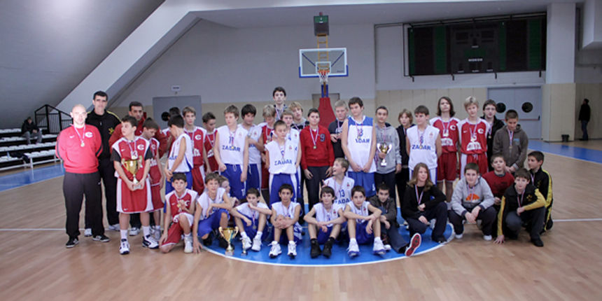 Podjela medalja na Božićnom košarkaškom turniru