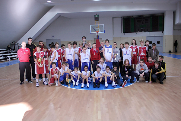 Podjela medalja na Božićnom košarkaškom turniru