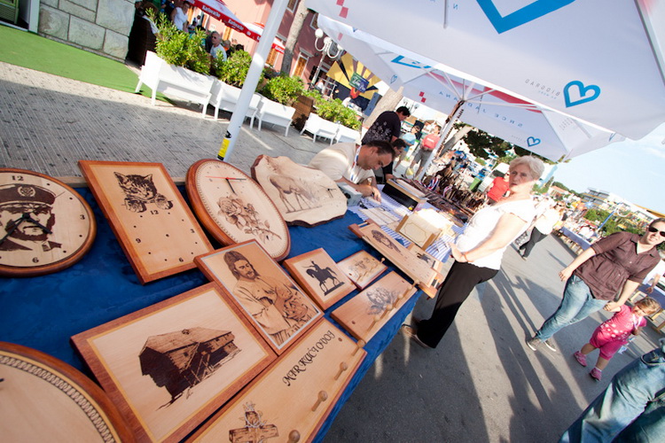 Biograd: 6. Dugi svehrvatski eno-eko-gastro-etno stol, Foto: Franjo Jurić Biograd: 6. Dugi svehrvatski eno-eko-gastro-etno stol, Foto: Franjo Jurić