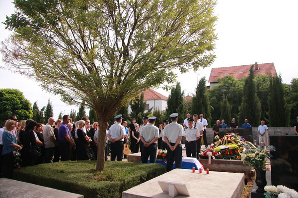 Posljednji ispraćaj zadarskog fotografa i umirovljenog satnika HV-a, Roberta Lerge na Gradskom groblju Zadar