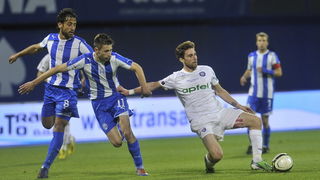 Zagreb, 220513.
Stadion Maksimir.
Uzvratna utakmica 22. finala Hrvatskog nogometnog kupa, Lokomotiva – Hajduk.
Na fotografiji: Mate Males, Karlo Brucic.
Foto: Srdjan Vrancic / CROPIX Zagreb, 220513.
Stadion Maksimir.
Uzvratna utakmica 22. finala Hrvatskog nogometnog kupa, Lokomotiva – Hajduk.
Na fotografiji: Mate Males, Karlo Brucic.
Foto: Srdjan Vrancic / CROPIX