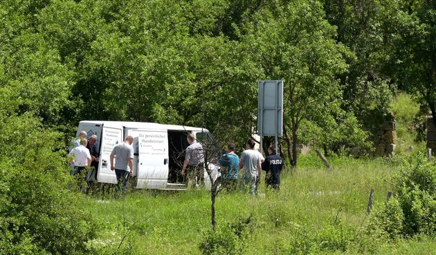 Donji Srb: Policija zaustavila kombi s migrantima, ozlijeđeno dvoje djece