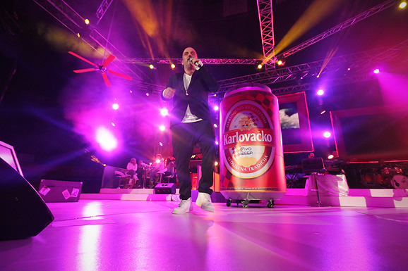 Karlovačko live 2012: Tony Cetinski na Višnjiku (foto:Saša Čuka) Karlovačko live 2012: Tony Cetinski na Višnjiku (foto:Saša Čuka)