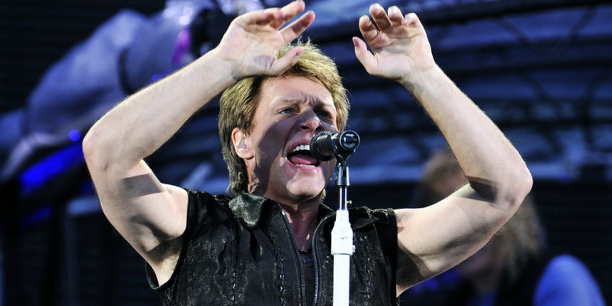 Zagreb, 080611.
Stadion Maksimir.
Nastup americke rock grupe Bon Jovi.
Na slici: vokal Jon Bon Jovi.
Foto: Boris Kovacev / CROPIX Zagreb, 080611.
Stadion Maksimir.
Nastup americke rock grupe Bon Jovi.
Na slici: vokal Jon Bon Jovi.
Foto: Boris Kovacev / CROPIX