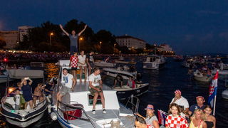 Veličanstven doček četvorice zadarskih Vatrenih od Gradskog mosta do Foruma