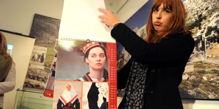 Zadar, 101210.    Stefan Lupino danas je u  Gradskoj strazi   predstavio kalendar kojeg je snimao za Narodni muzej, bio je obucen u narodnu nosnju Polace s kraja 20. stoljeca.  Foto: Andrija Lucic / CROPIX