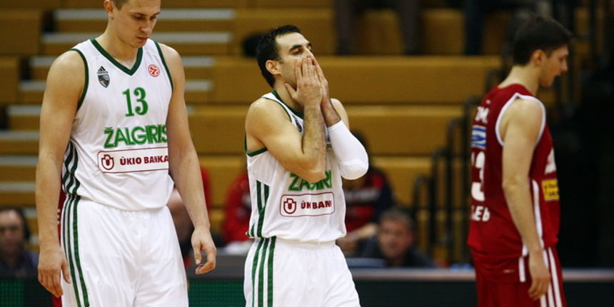 Zagreb, 151112.
KC Drazen Petrovic.
Utakmica 6. kola Eurolige,
Cedevita – Zalgiris Kaunas
Na fotografiji: Paulis Jankunas i Marko Popovic.
Foto: Ronald Gorsic / CROPIX