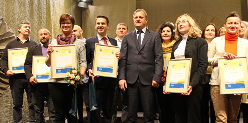 U Kneževoj palači dodijeljena priznanja “Nasmiješeno sunce za 2017. godinu” U Kneževoj palači dodijeljena priznanja “Nasmiješeno sunce za 2017. godinu”