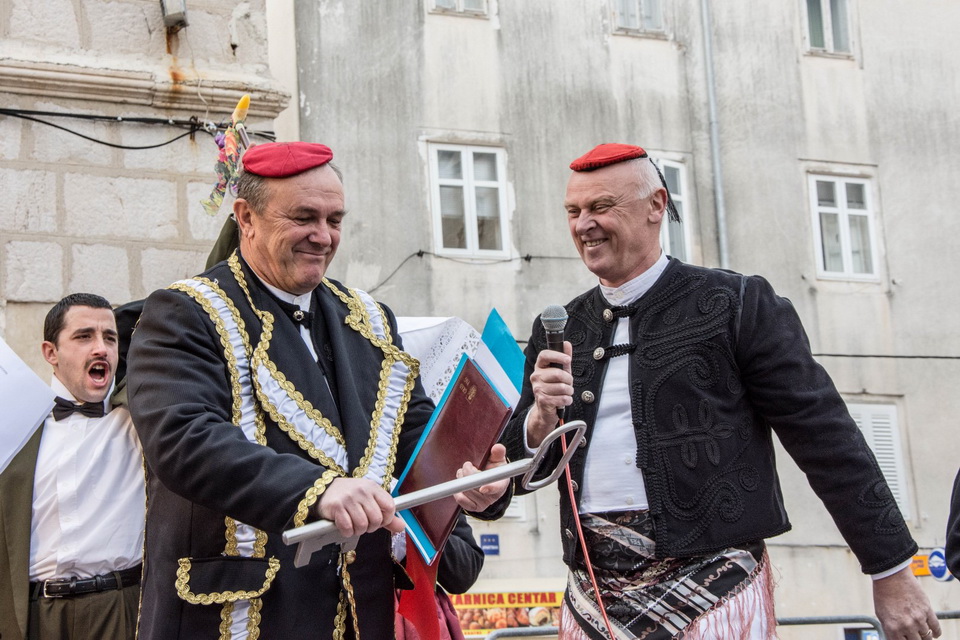 Paški zimski karneval 2017.- Maškarane skupine u karnevalskoj povorci Paški zimski karneval 2017.- Maškarane skupine u karnevalskoj povorci