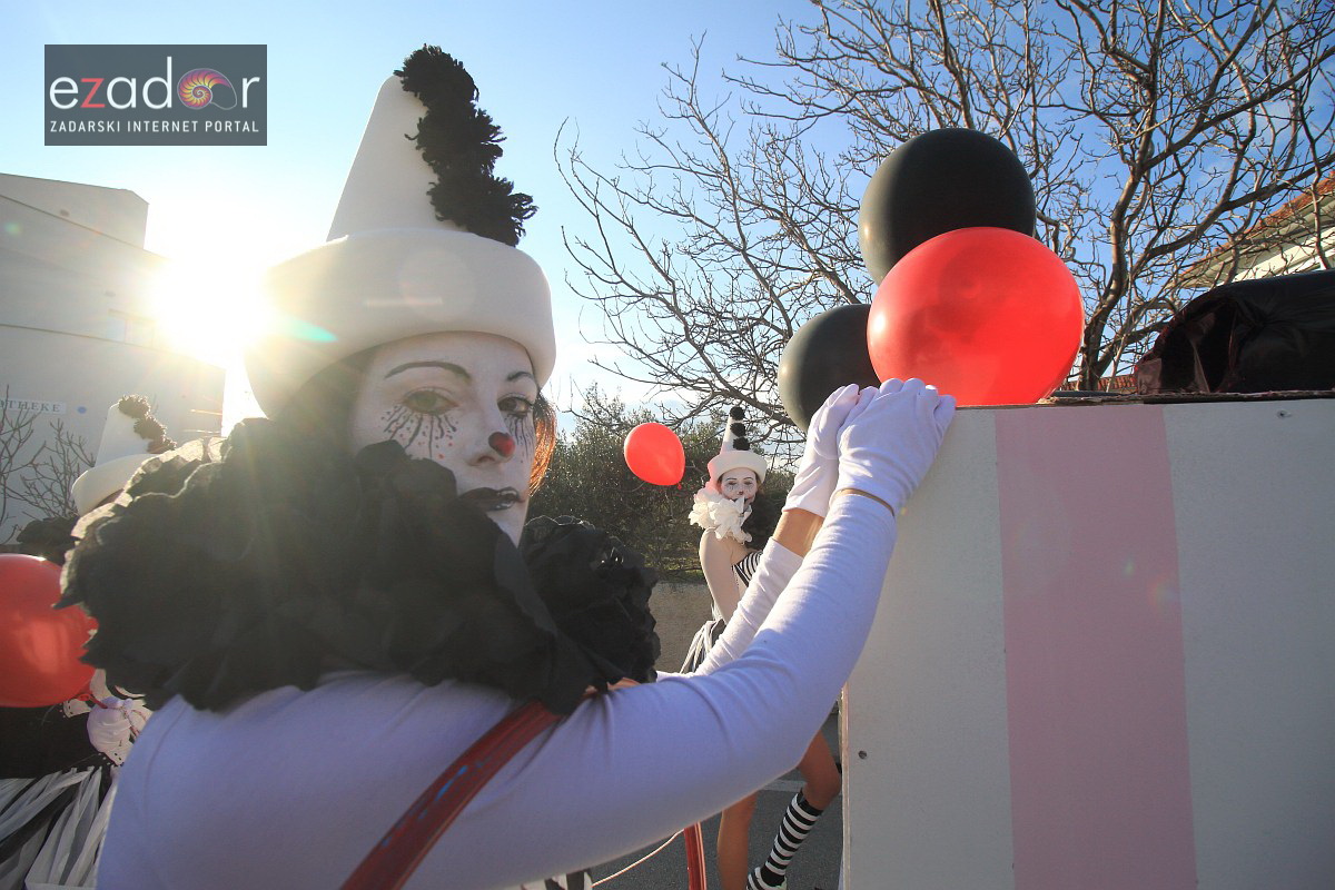 Maškarana povorka Velike Bake u Murteru