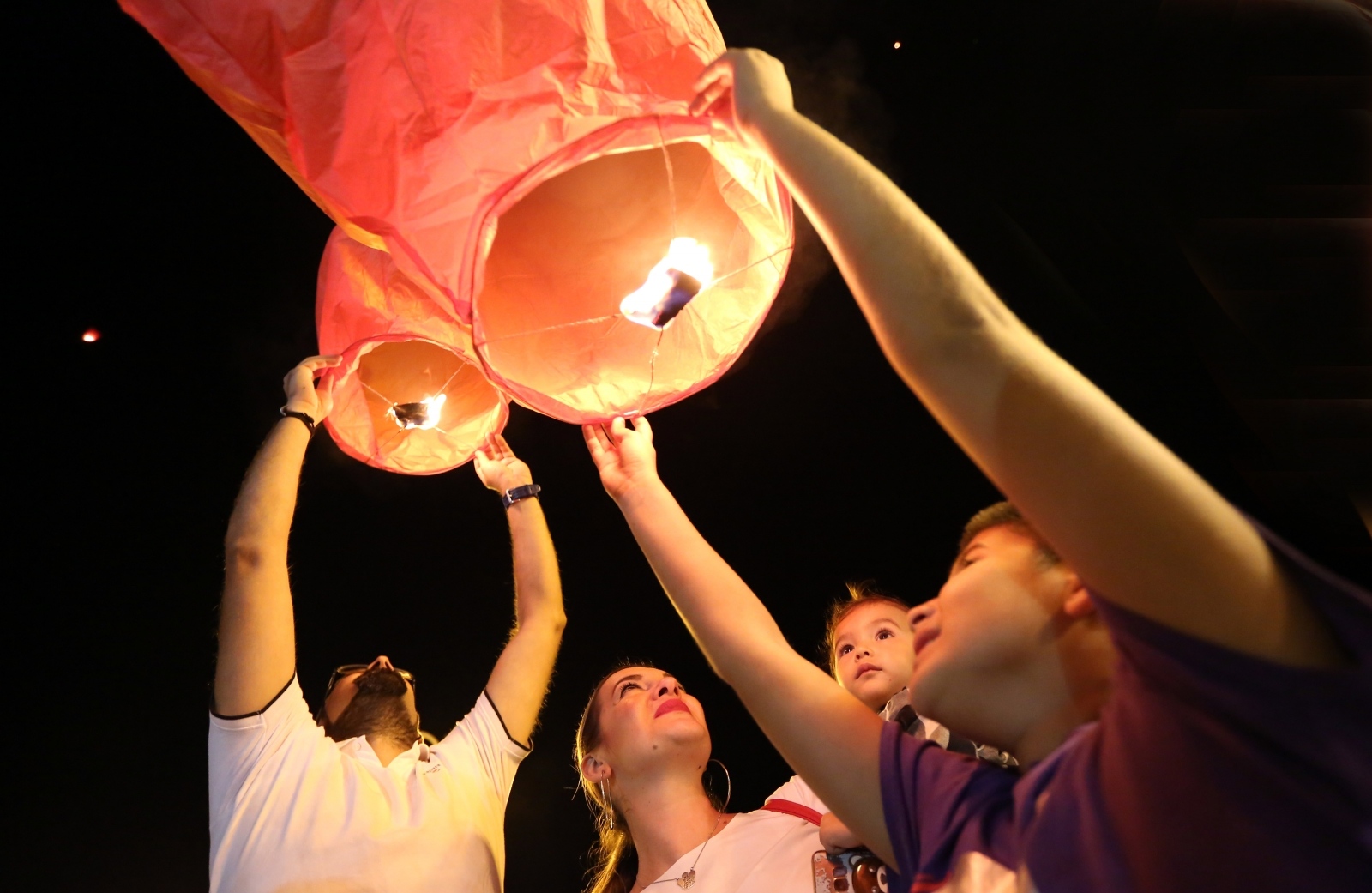 U Vodicama pušteni lampioni za tragično stradale vatrogasce na Kornatima U Vodicama pušteni lampioni za tragično stradale vatrogasce na Kornatima