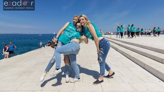 Ludijada zadarskih maturanata na Pozdravu suncu i Morskim orguljama Ludijada zadarskih maturanata na Pozdravu suncu i Morskim orguljama