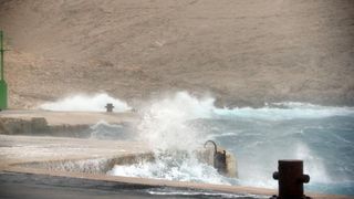 Olujna bura prekinula trajektni promet između Prizne i Žigljena. Photo: Dalibor Urukalović/PIXSELL Olujna bura prekinula trajektni promet između Prizne i Žigljena. Photo: Dalibor Urukalović/PIXSELL