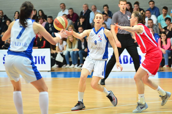 SC Višnjik, dvorana 3. Finale doigravanja za prvaka Hrvatske: ŽKK Zadar – ŽKK Medveščak 54-76 SC Višnjik, dvorana 3. Finale doigravanja za prvaka Hrvatske: ŽKK Zadar – ŽKK Medveščak 54-76