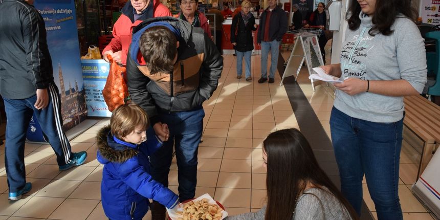 Učenici PPV Stanka Ožanića promovirali zdravu hranu u trgovini Bio svijet Učenici PPV Stanka Ožanića promovirali zdravu hranu u trgovini Bio svijet