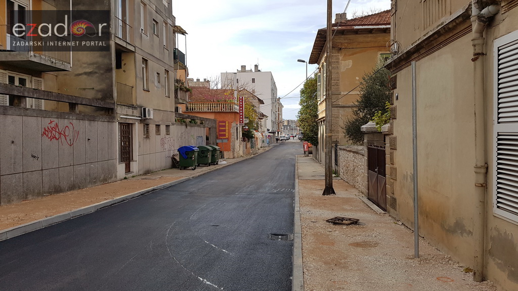 Na rekonstruirano križanje u Vruljici postavlja se završni sloj asfalta Na rekonstruirano križanje u Vruljici postavlja se završni sloj asfalta