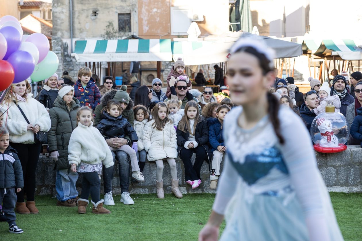 Dječji doček Nove godine na Božićnom gramofonu